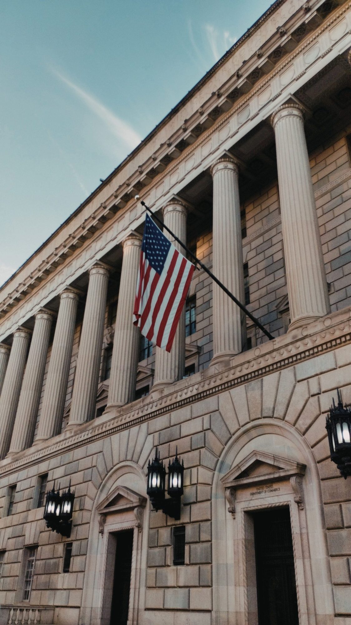 picture of the exterior of official building in the united states